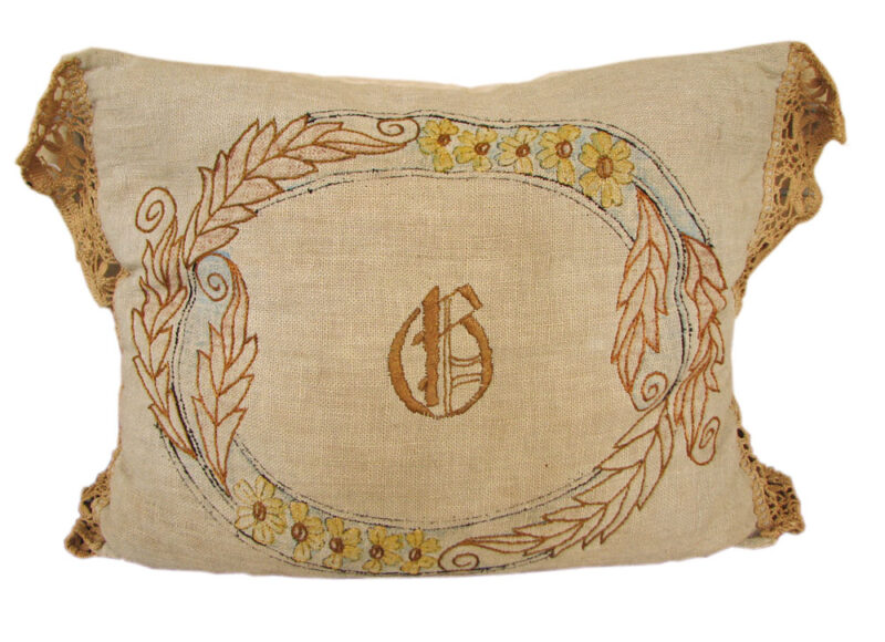 Arts & Crafts Pillow F9428