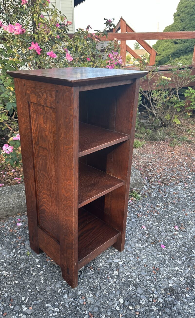 GUSTAV STICKLEY Bookstand from 1901 - w8088