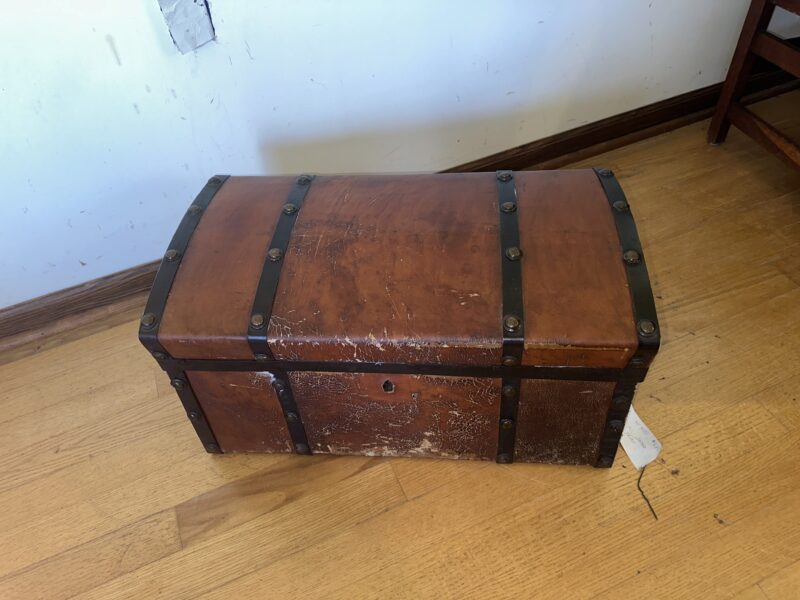 Antique Arts & Crafts small trunk - w4001 - Image 6