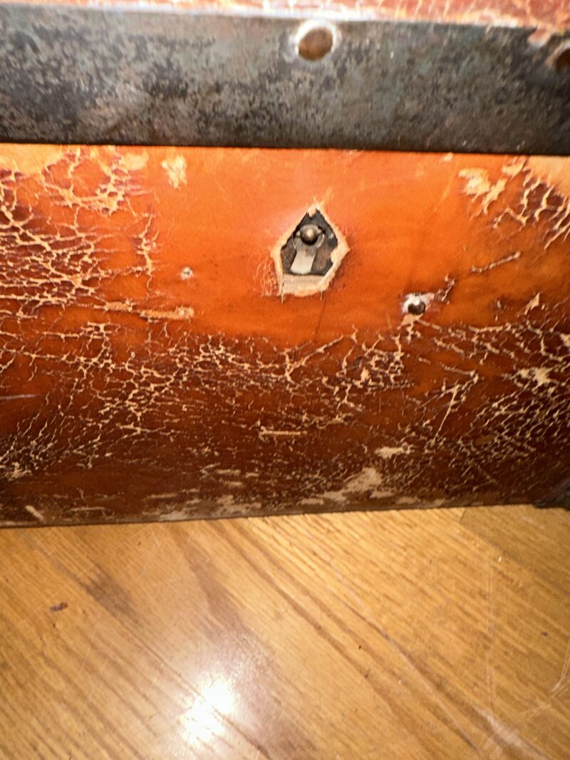 Antique Arts & Crafts small trunk - w4001 - Image 9
