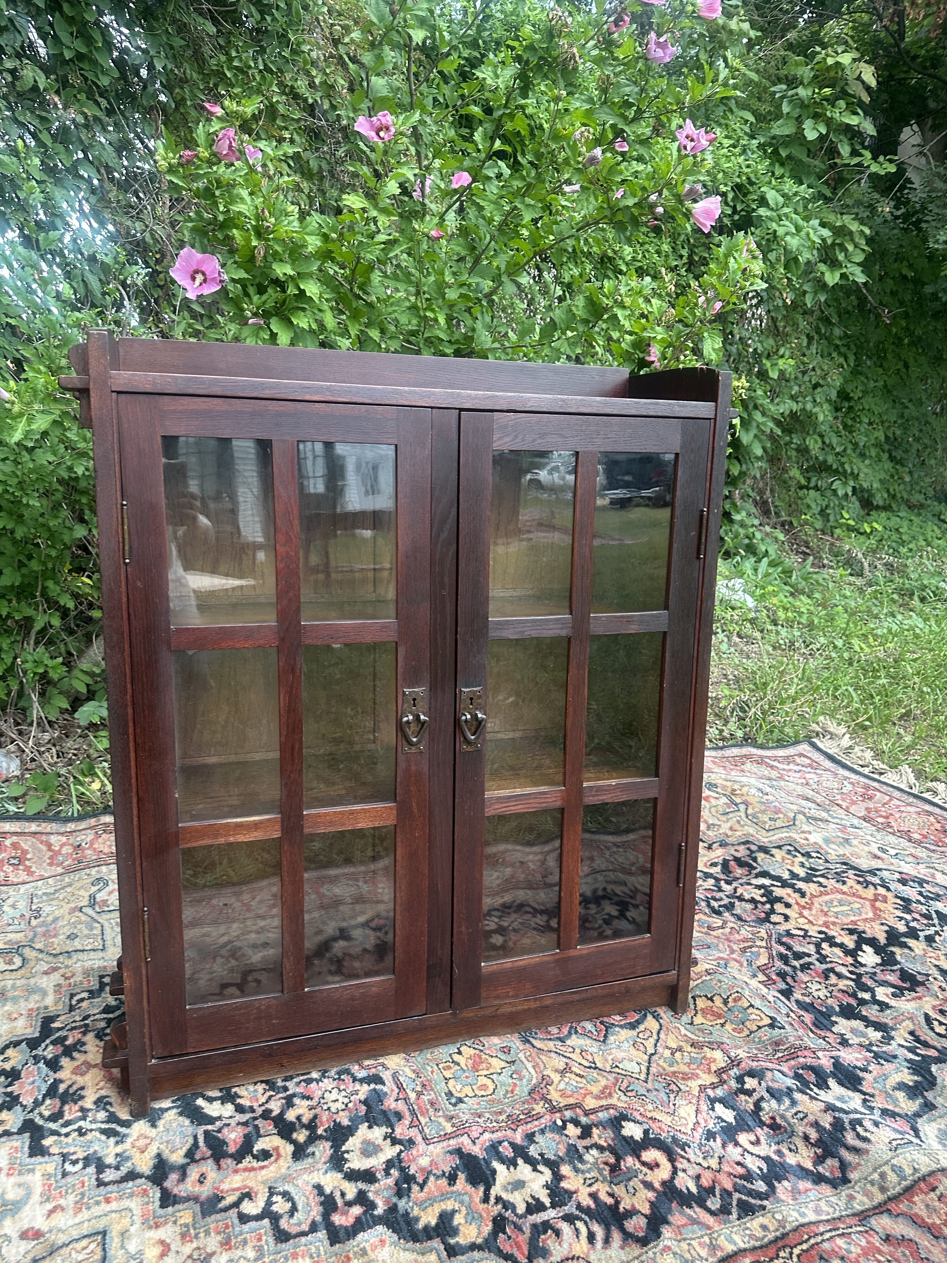 Gustav Stickley lowest height 2 door bookcase Model #523 W8523 - Image 2