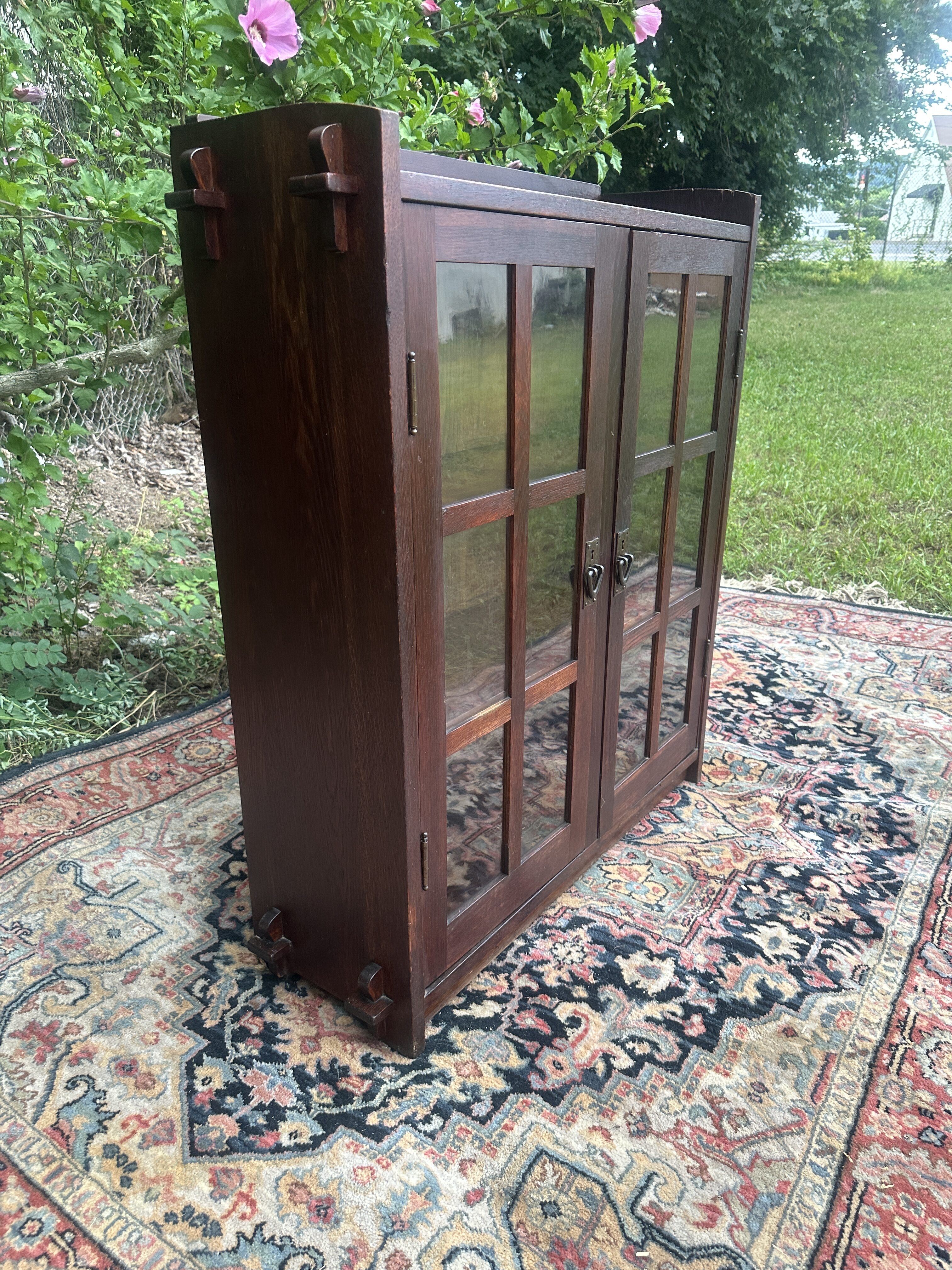 Gustav Stickley lowest height 2 door bookcase Model #523 W8523 - Image 5