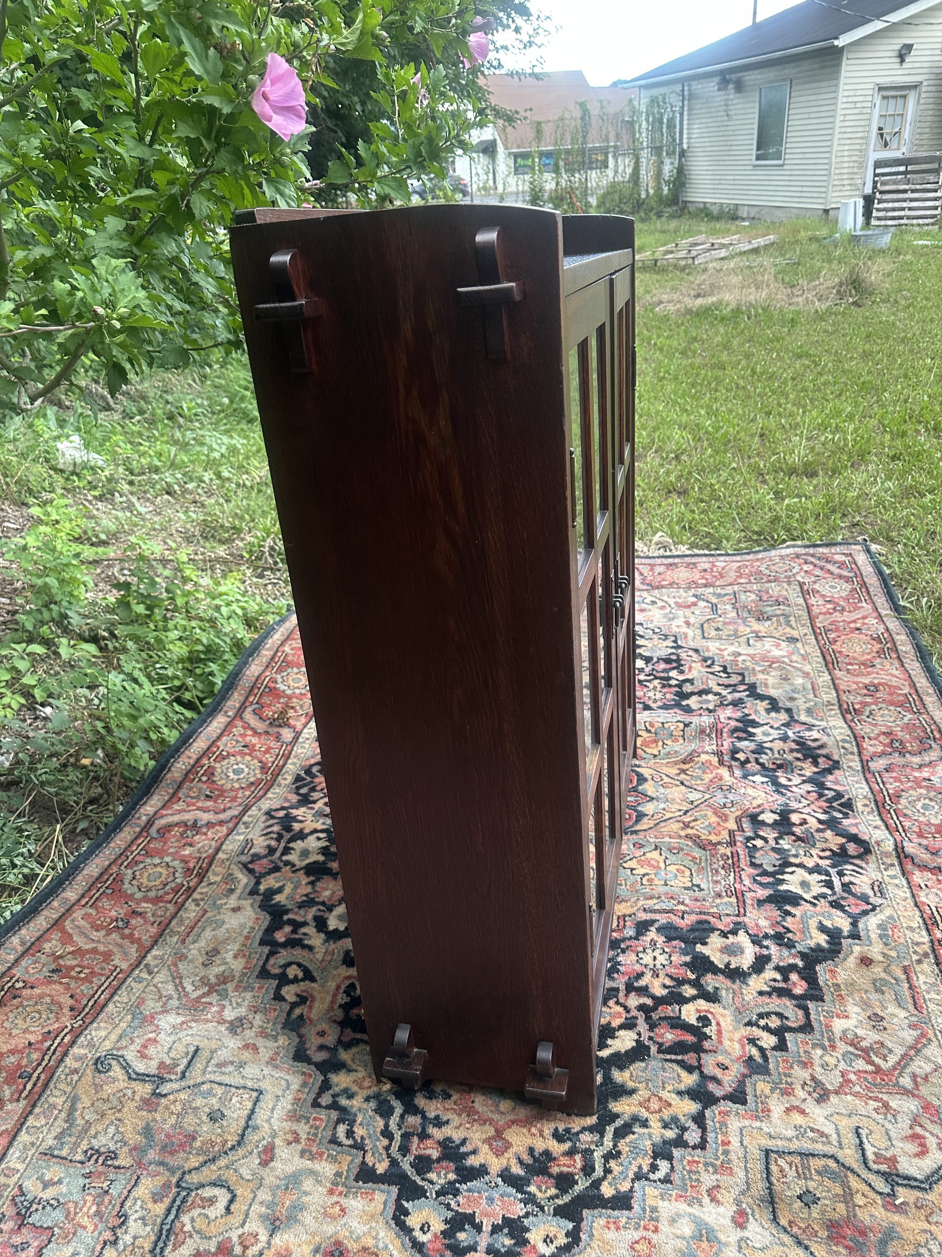 Gustav Stickley lowest height 2 door bookcase Model #523 W8523 - Image 9