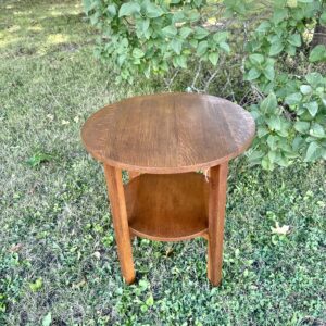 Early Gustav Stickley Table with bottom shelf w5585