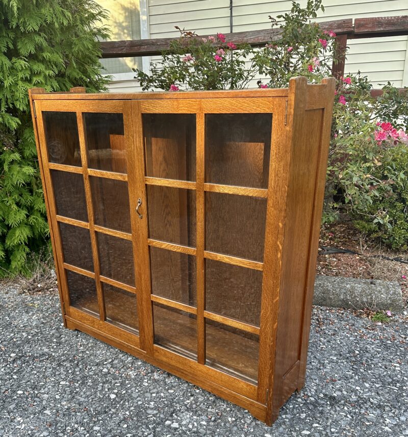 Antique STICKLEY BROS 2 door bookcase - w1665