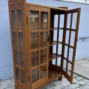 SIGNED Antique Gustav Stickley 2 door china cabinet Model #814 W5001