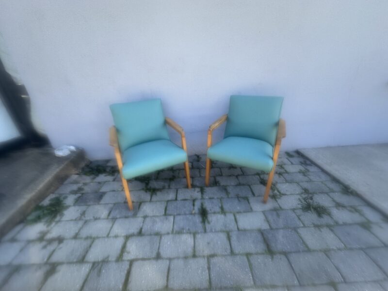 Pair of mid-century modern arm chairs in good condition - w8125 - Image 2