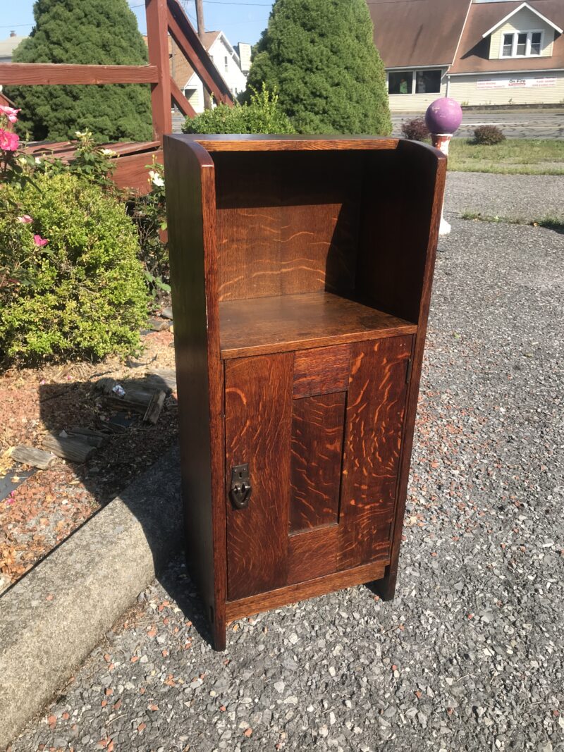 Gustav Stickley One-Door Cabinet - W7010