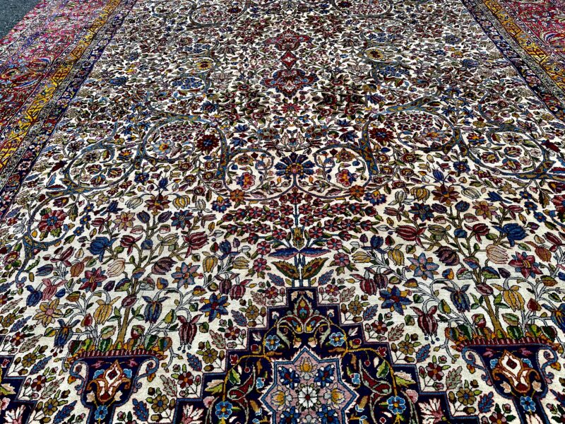 SUPERB Vintage Karastan Rug in Persian Kerman Design - 9 x 12 - Image 17