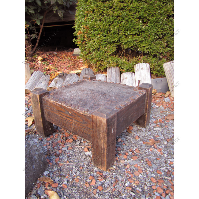 Arts & Crafts Compact Antique Foot Stool | w2447‎