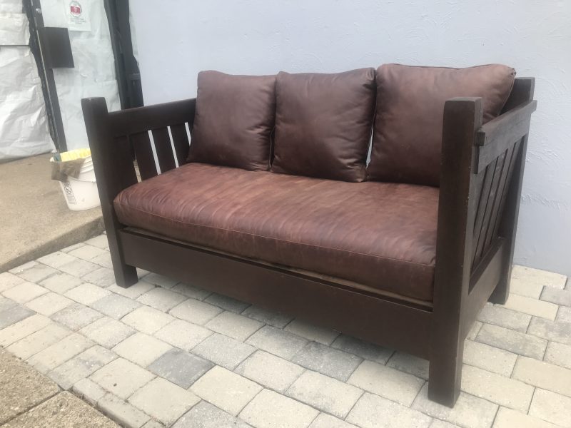 W5000 Rare Gustav Stickley Crib Settle - Image 5
