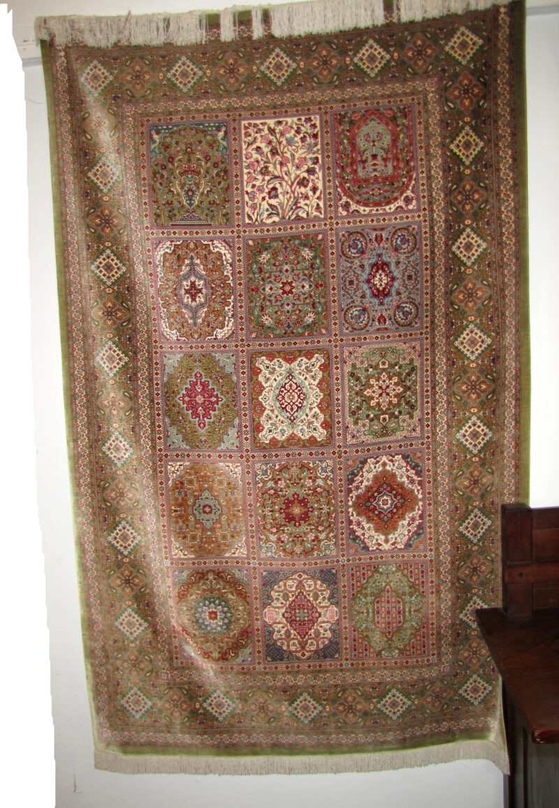Persian Superb Quality Silk Oriental Rug rr2722
