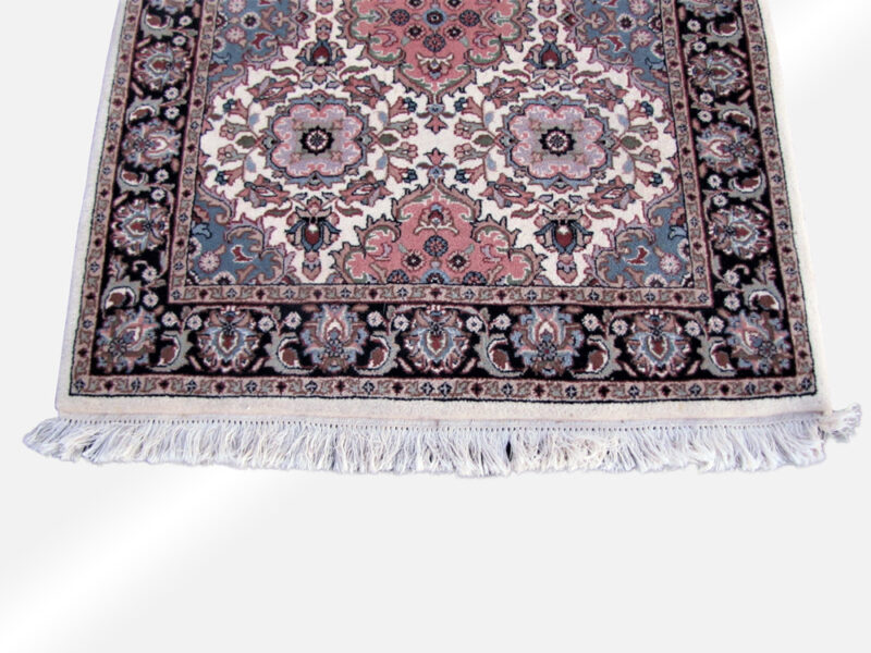 Vintage Hand Knotted Oriental Rug. RR3421 - Image 10