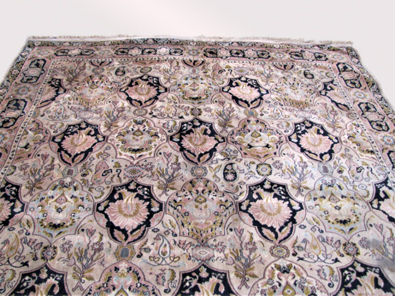 Large Develon Wilton Rug. RR629 - Image 2