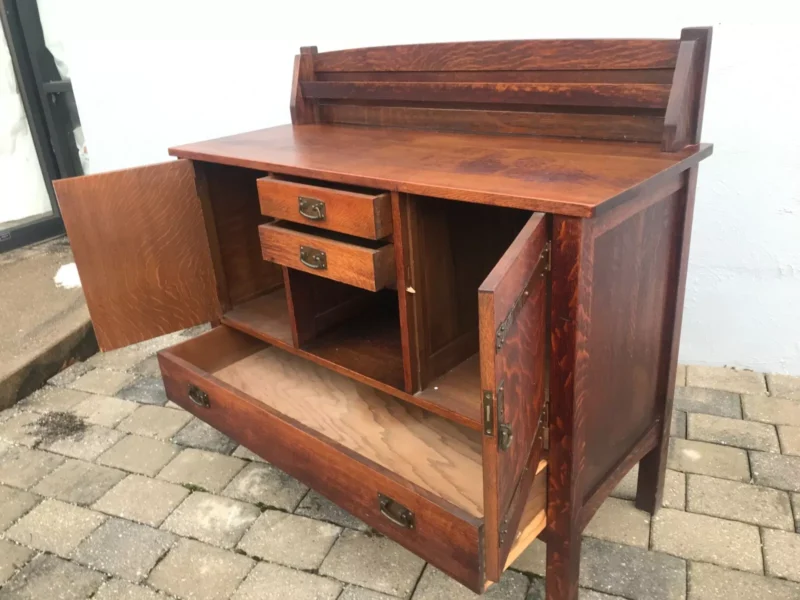 ANTIQUE  GOOD CONDITION PERIOD L&JG STICKLEY SIDEBOARD SUPER HARDWARE - Image 5