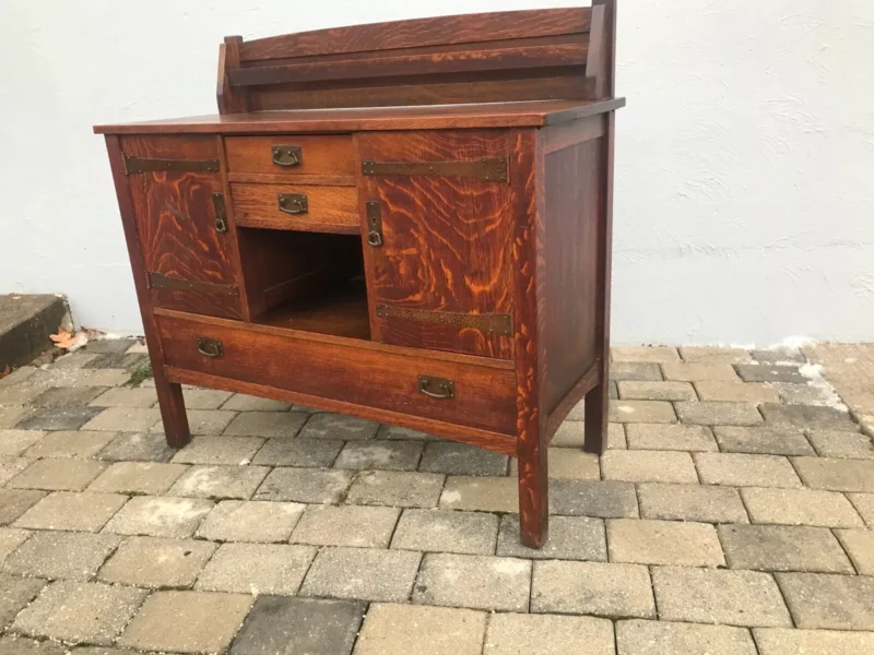 ANTIQUE  GOOD CONDITION PERIOD L&JG STICKLEY SIDEBOARD SUPER HARDWARE - Image 10