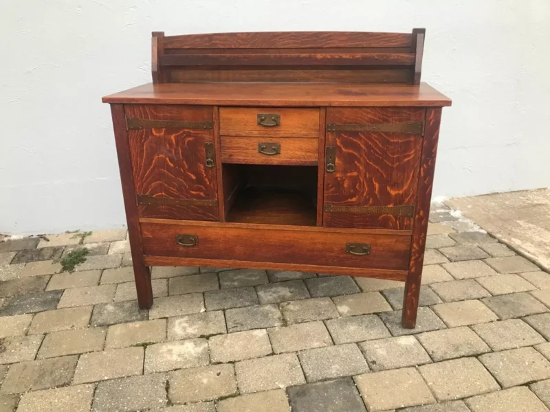 ANTIQUE  GOOD CONDITION PERIOD L&JG STICKLEY SIDEBOARD SUPER HARDWARE - Image 7