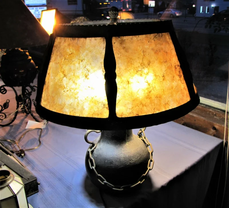 Period Arts and Crafts Table Lamp with PERIOD Mica , Stickley era w529