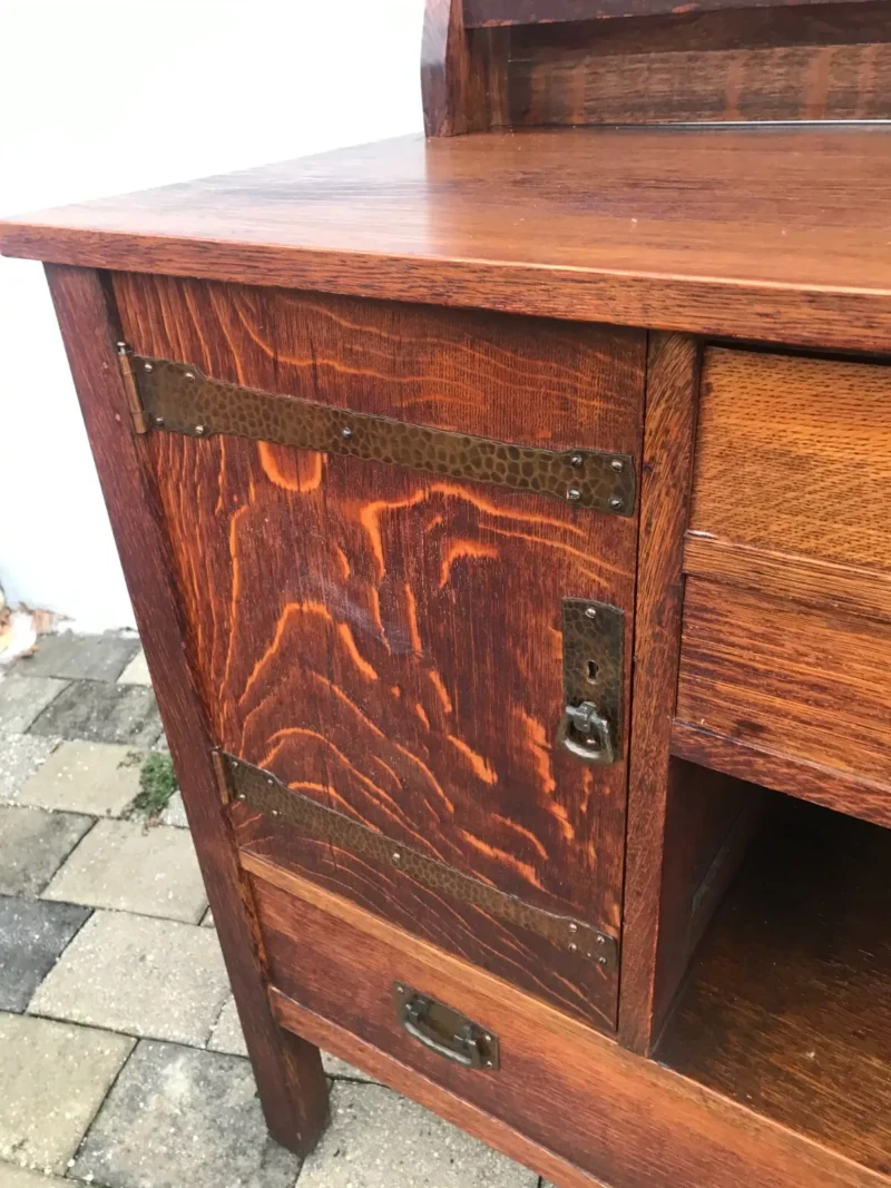 ANTIQUE  GOOD CONDITION PERIOD L&JG STICKLEY SIDEBOARD SUPER HARDWARE - Image 16