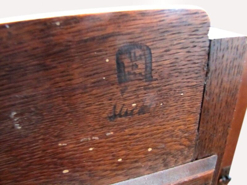 RARE Gustav Stickley Small Bookcase. W1825 - Image 8