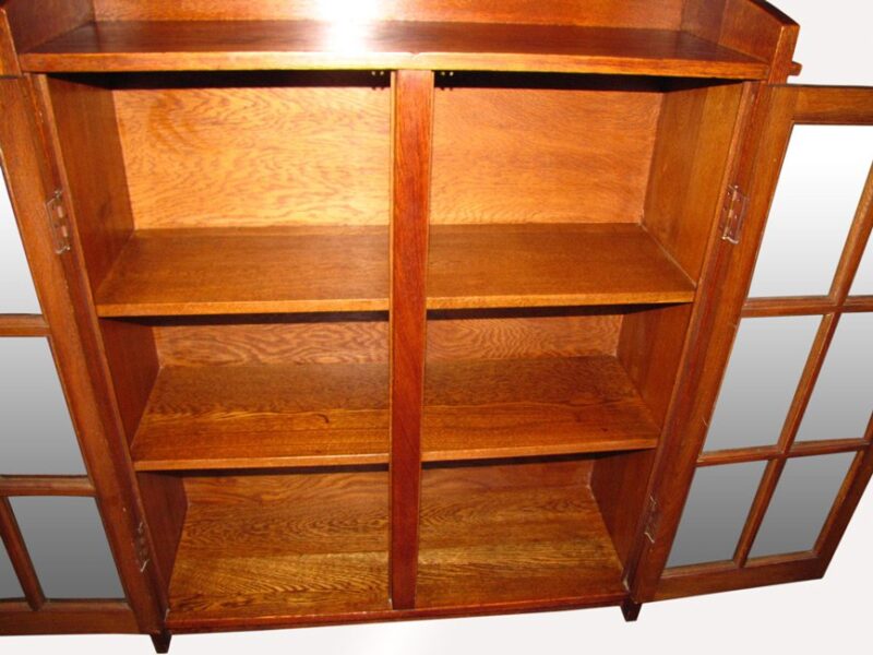 RARE Gustav Stickley Small Bookcase. W1825 - Image 6