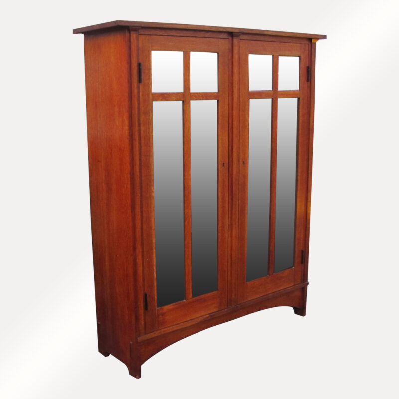 A Good Gustav Stickley two Door Bookcase with Leaded Glass w2014 - Image 5