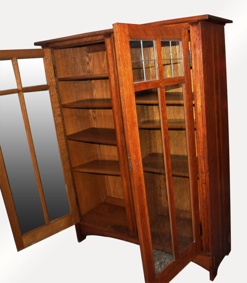 A Good Gustav Stickley two Door Bookcase with Leaded Glass w2014 - Image 8