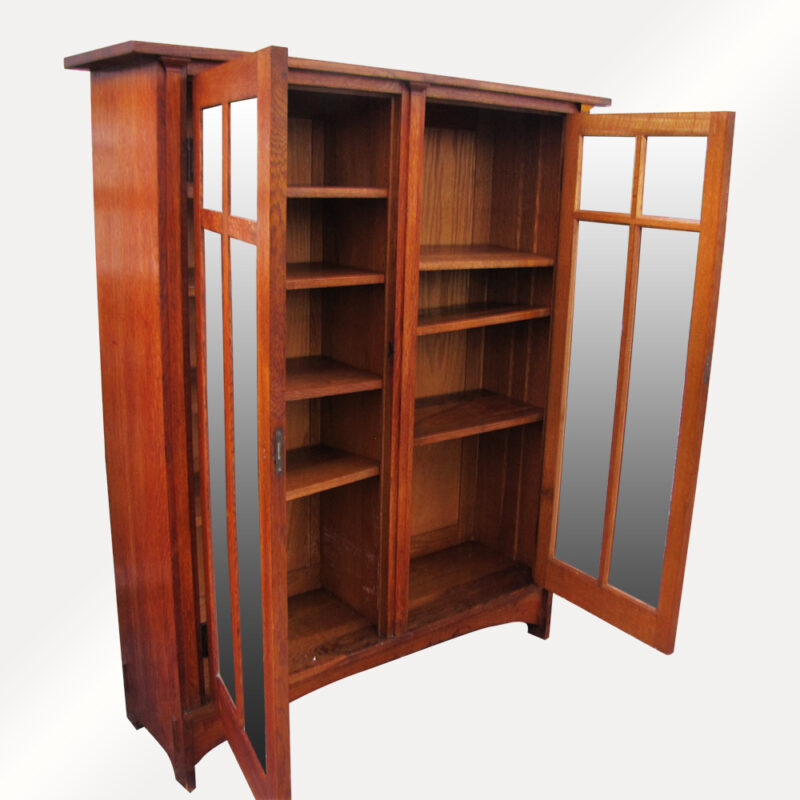 A Good Gustav Stickley two Door Bookcase with Leaded Glass w2014 - Image 7