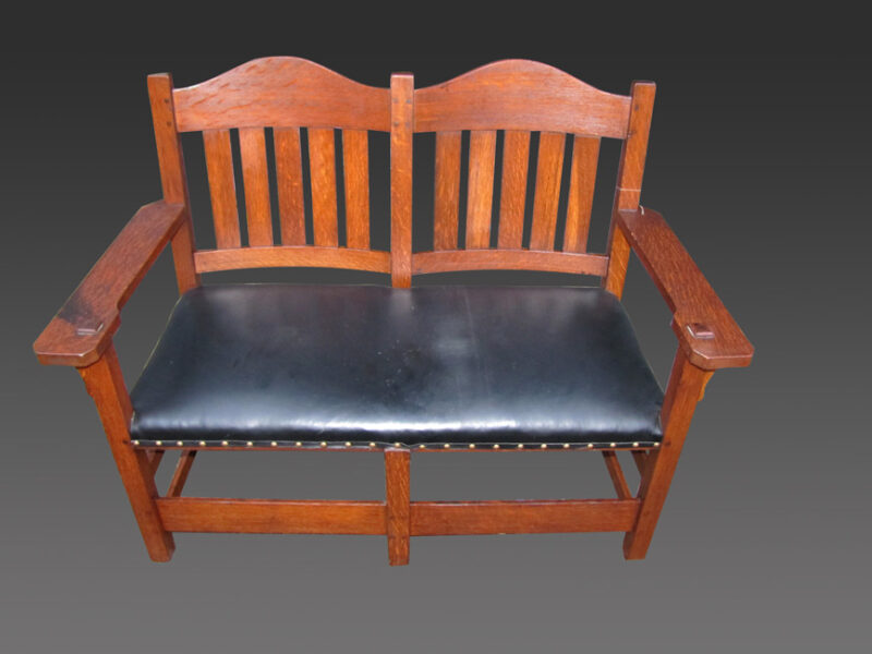 Superb L&JG Stickley settee in very good condition w2380